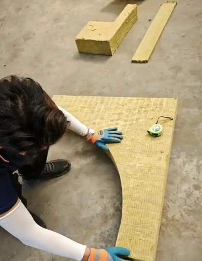 如何切割巖棉板